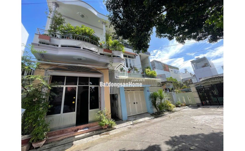 Bán đất tặng nhà gần vòng xoay Hoàng Diệu, cách biển 1km, DT 48m² ngang 5,2m, giá 5,7 tỷ